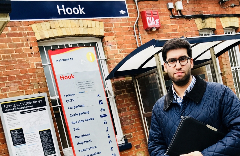 Photograph - Ranil Jayawardena MP at Hook station