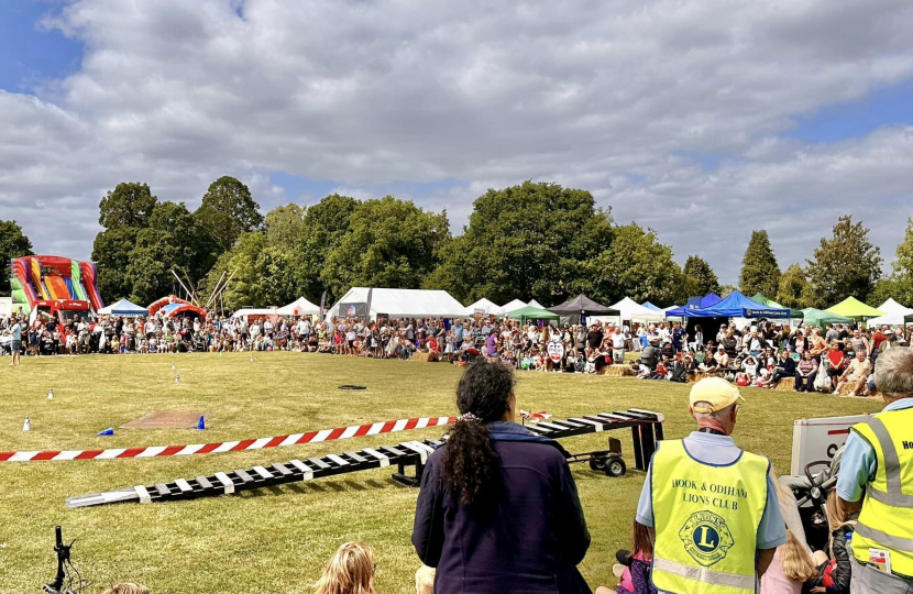 Crowd watching the dog show