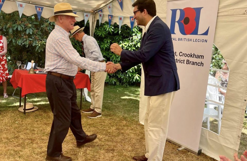 Ranil presenting an award