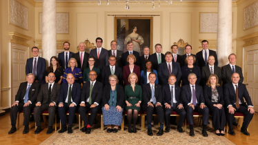 25/10/2022. London, United Kingdom. Prime Minister Liz Truss Official Cabinet. The Prime Minister Liz Truss joins her members of the Cabinet for the official Number 10 Cabinet photo. Picture by Andrew Parsons / No 10 Downing Street